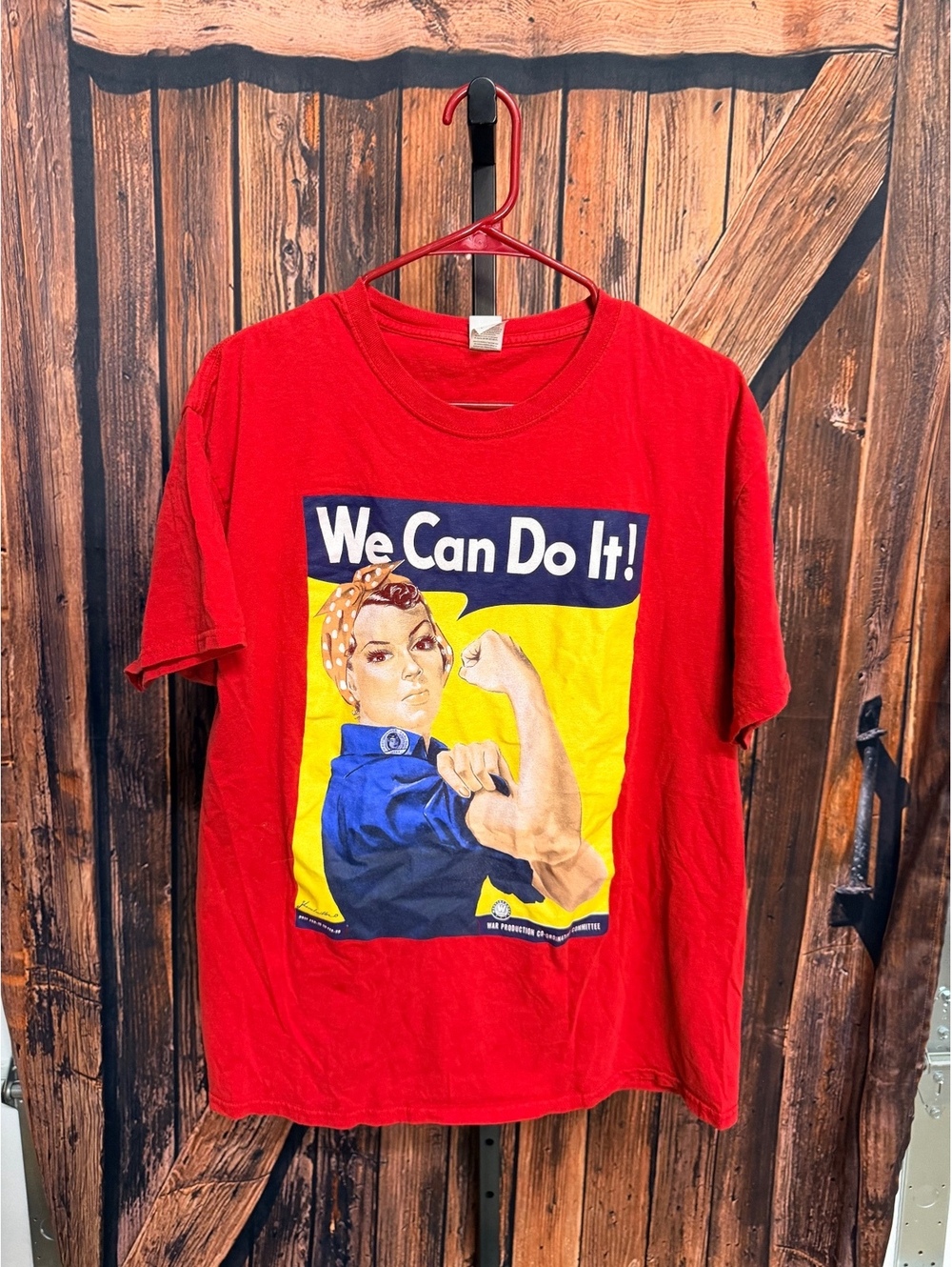Fruit of the Loom Red 'We Can Do It!' Graphic T-Shirt Size Large